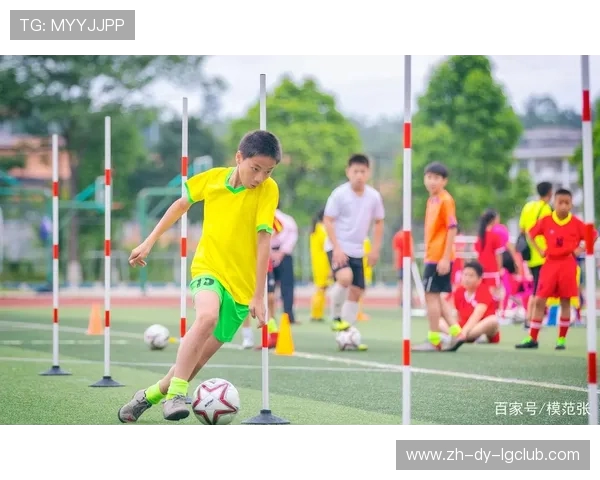 女子足球单招测试中足球绕杆技术训练与速度协调能力提升研究